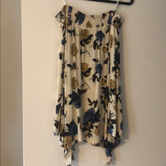 Dresses & Skirts - Flowy off the shoulder dress